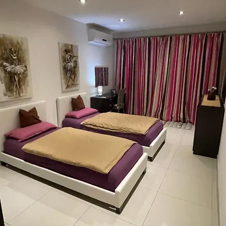 Zentrales Ruhiges Mit Meerblick